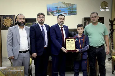 وزير التربية يكرّم الطالب مازن فندي بعد فوزه بالمركز الثالث في بطولة العالم للشطرنج
