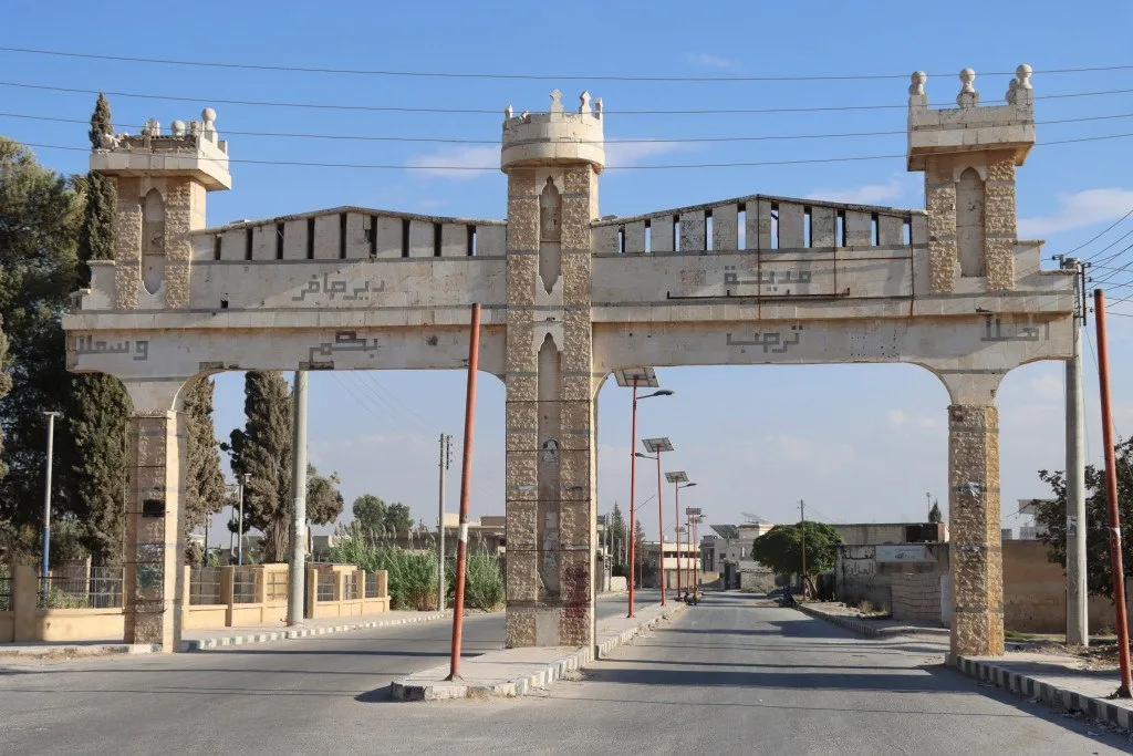 "قسد" تعيد تجنيد فلول النظام.. تعزيزات من دير الزور إلى دير حافر بريف حلب