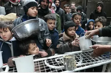 217 ضحية للجوع والمرض في مخيم اليرموك.. شهادة دامغة على جرائم نظام الأسد البائد