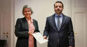 السيدة كارلا كوينتانا مع وزير الخارجية السوري أسعد الشيباني