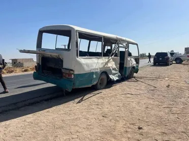هجوم يستهدف باصاً لعمال منشآت النفط في دير الزور ويوقع قتلى وجرحى