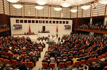 البرلمان التركي يوافق على تمديد مهام القوات في سوريا والعراق ثلاث سنوات إضافية