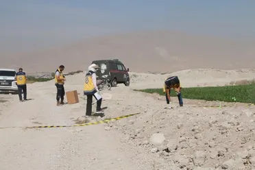 العثور على مقابر جماعية جديدة في القريتين وعدرا.. والخوذ البيضاء توثق رفات نساء وأطفال