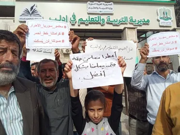 المعلمون.. صمود وتضحيات بين وعود لم تُنفذ وأجور متواضعة