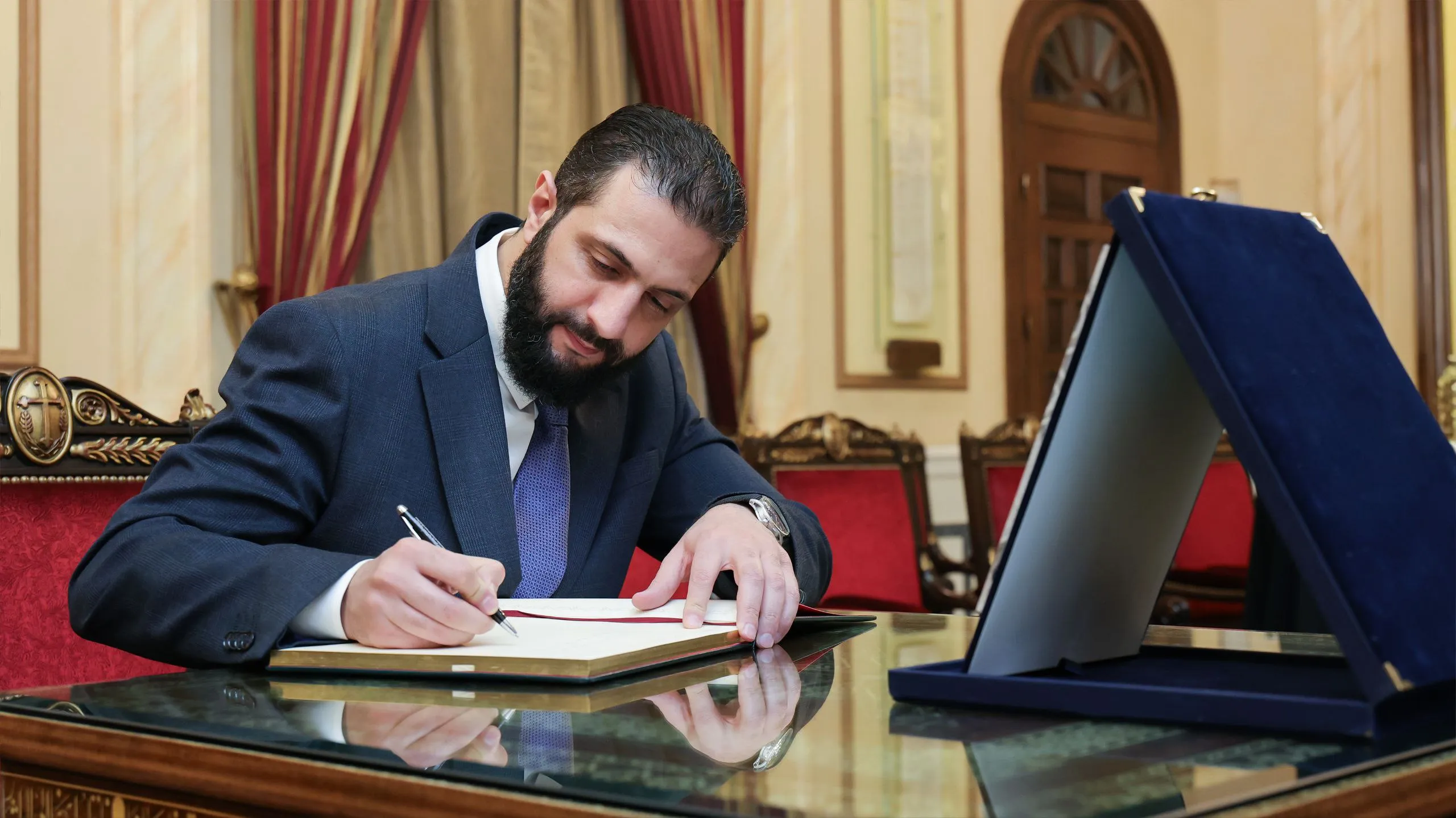 الرئيس "الشرع" يكرّس قيم التعايش الوطني في زيارته لبطريركية الروم الأرثوذكس بدمشق