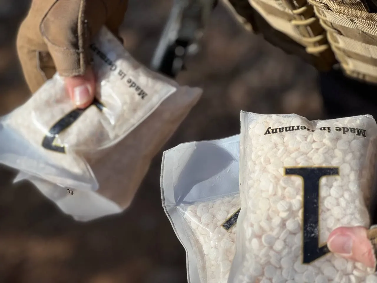 ضبط 323 كف حشيش و35 ألف حبة كبتاغون مخبأة داخل قبر بالزبداني