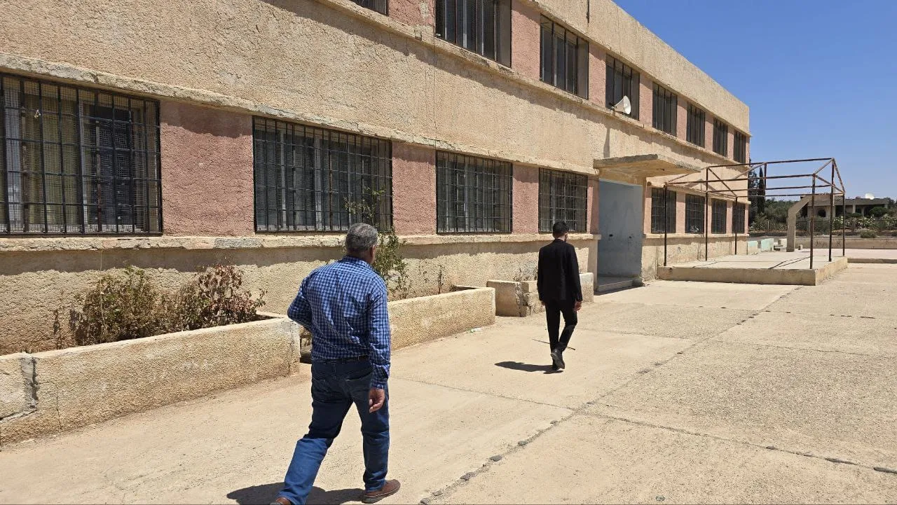 محافظ السويداء يؤكد ضرورة فتح جميع المدارس والالتزام بالدوام الرسمي