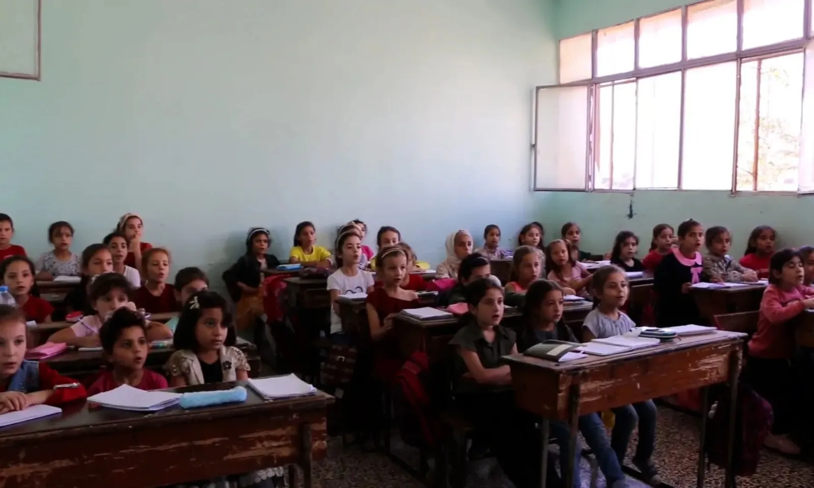 العنف والتوبيخ: الطرق الخاطئة التي تكسر ثقة الطالب بنفسه