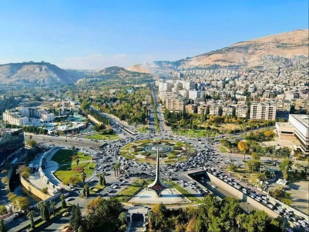 محافظة دمشق تُنظّم ساعات عمل المنشآت التجارية والخدمية بقرار إداري جديد