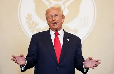 ترامب يصف الرئيس الشرع بـ"الرجل القوي" ويكشف أن رفع العقوبات جاء بطلب إقليمي ودولي