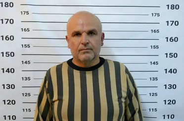 جبلة: عملية أمنية تفضي لاعتقال مساعد سابق بأمن الدولة بتهم اعتقال وتعذيب