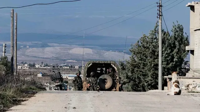 "الشبكة السورية" تُدين احتجاز تعسفي لمدنيين في ريف درعا عقب توغل إسرائيلي