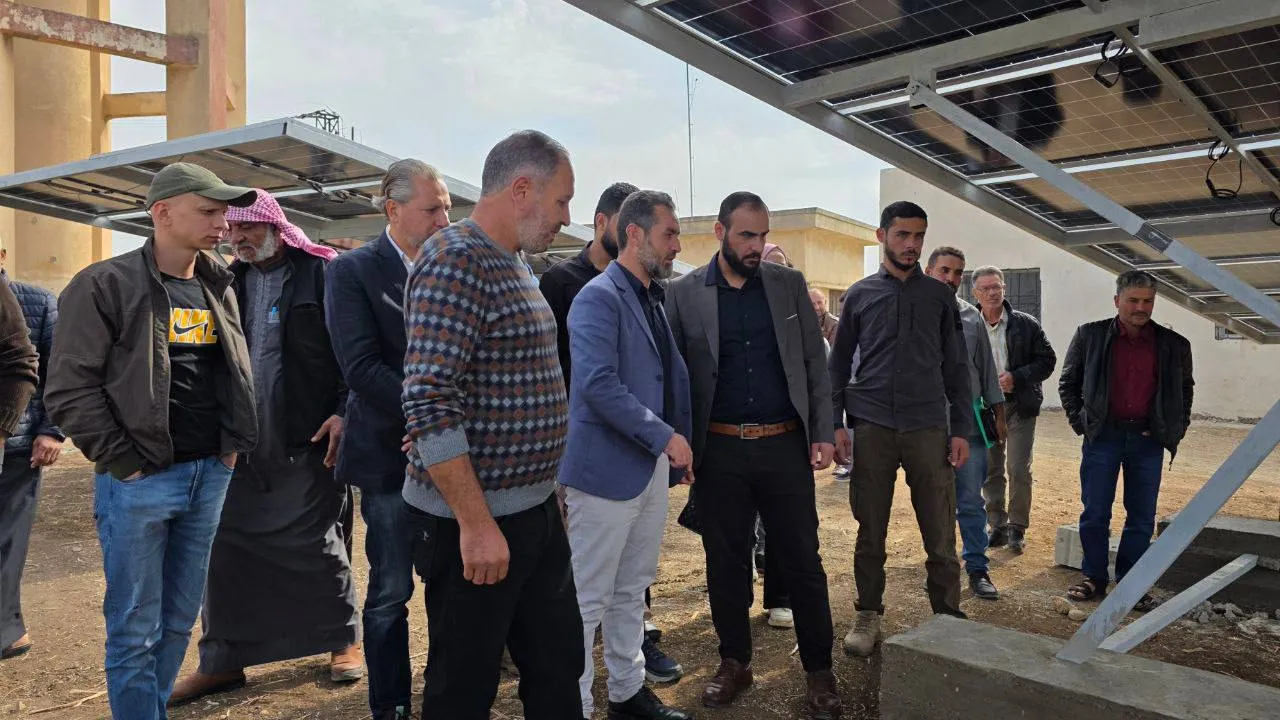 وزارة الطاقة تعلن افتتاح بئرين بالطاقة الشمسية في ريف حماة الشمالي الغربي