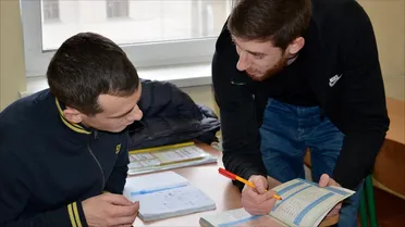 طلاب سوريون يعودون إلى مقاعدهم الجامعية ويواجهون تحديات جديدة