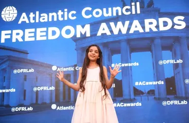 بانة العبد.. “أيقونة حلب” مرشحة لجائزة السلام الدولية للأطفال 2025