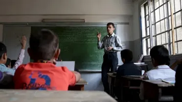 انحياز المعلمين لأبنائهم في المدرسة: أثر نفسي وتحديات للطلاب