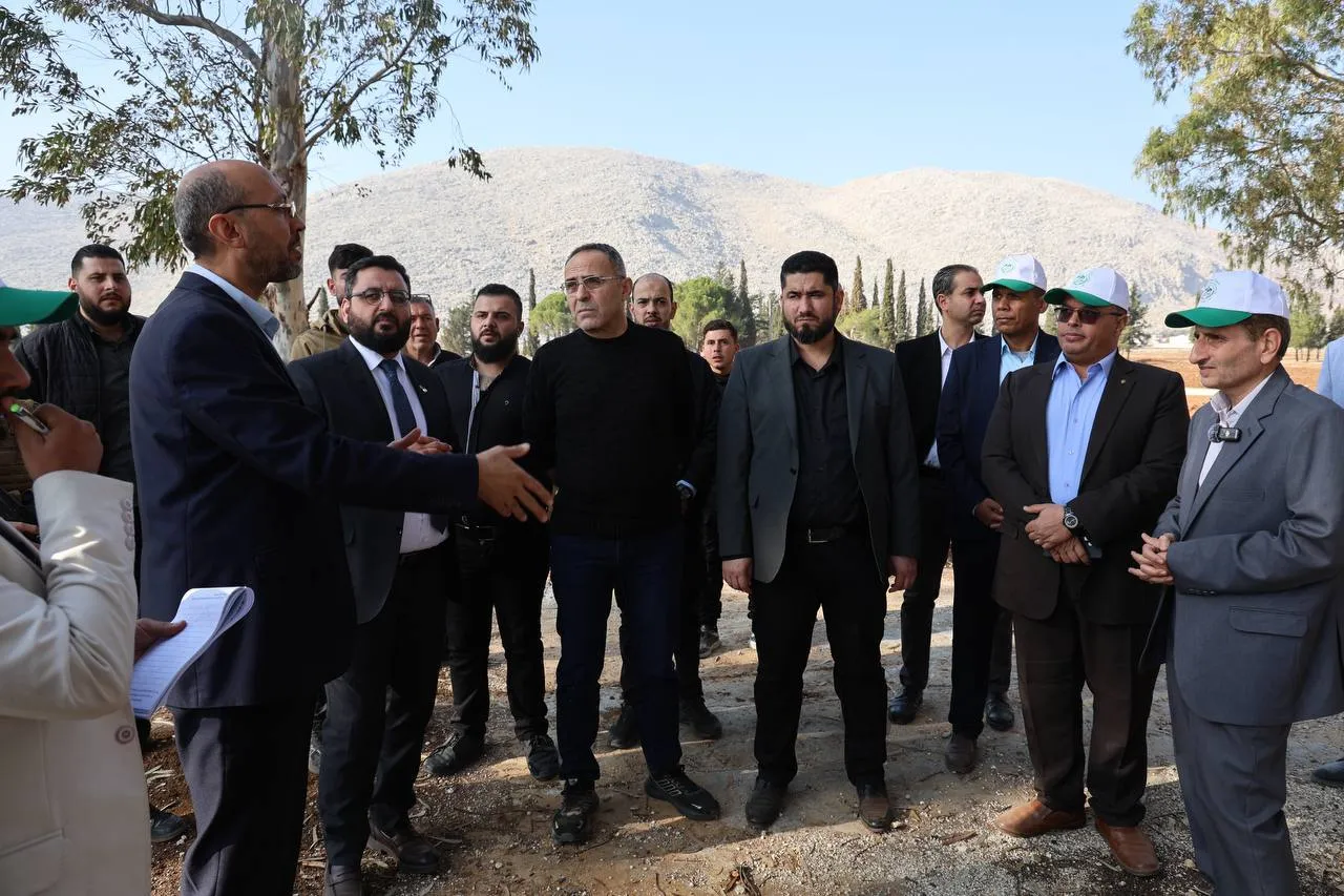 وزير الزراعة ومحافظ إدلب يتفقدان موقع إنشاء مركز متخصص بالبحوث الزراعية والحيوانية