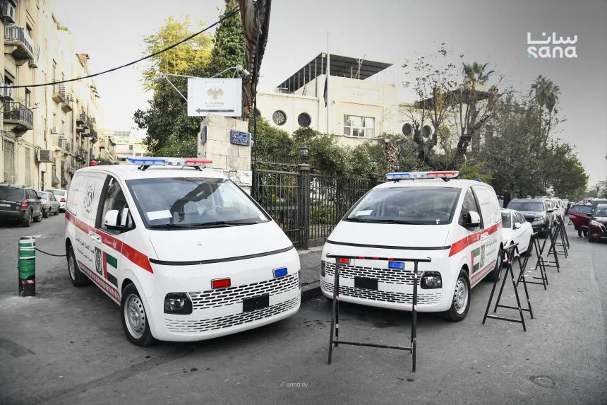 وزارة الصحة تتسلم 16 سيارة إسعاف مقدمة من هيئة الأعمال الخيرية