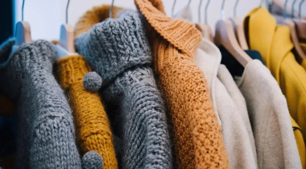 العائلات في مواجهة الشتاء: تحديات تأمين الملابس الدافئة للأبناء وسط أزمات اقتصادية مستمرة