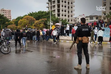 محتجون بلا قمع.. مشاهد غير مألوفة على أتباع الأسد وحرية دُفع ثمنها الدماء