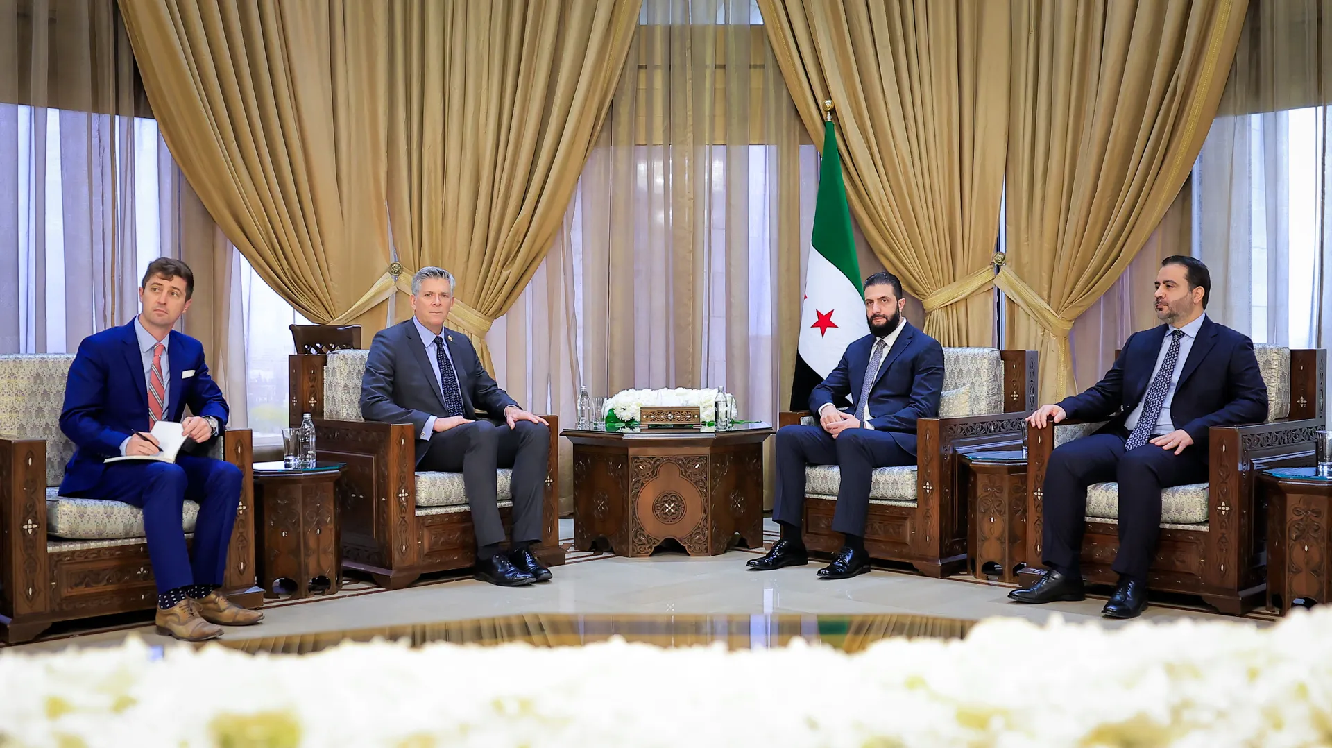 "الشرع" يستقبل وفدًا من الكونغرس الأمريكي برئاسة دارين لحود في دمشق