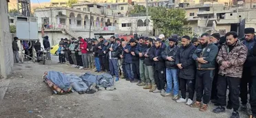 أهالي بلدة بيت جن يؤدون صلاة الجنارة على شهداء الاحتياح الاسرائيلي