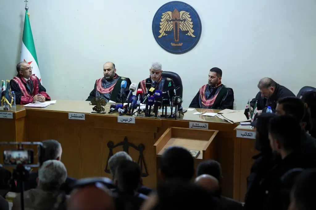 تحقيق لــ”نيويورك تايمز” يكشف التحديات التي تواجه المحاكمات الأولى في سوريا الجديدة