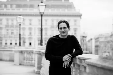 مالك جندلي يعود إلى سوريا بسيمفونية للسلام في الذكرى الأولى للتحرير