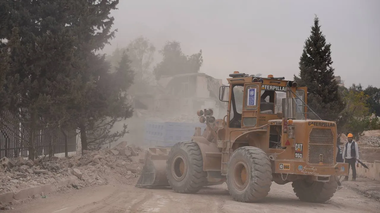 بدء تنفيذ مشروع أممي لترحيل الأنقاض وتطوير شبكات الكهرباء في حلب