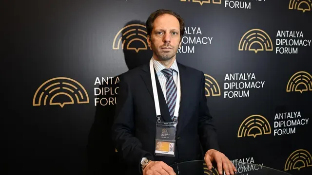 فضل عبد الغني يناقش ازدواجية المعايير الدولية تجاه الاعتداءات الإسرائيلية على سوريا