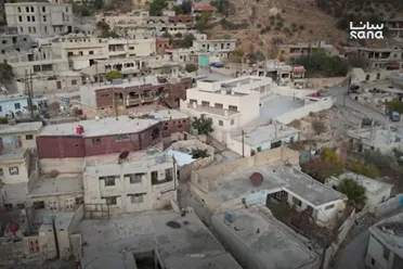 الاحتلال يشن غارات على محيط بلدة بيت جن ويتوغّل بآلياته في ريف القنيطرة