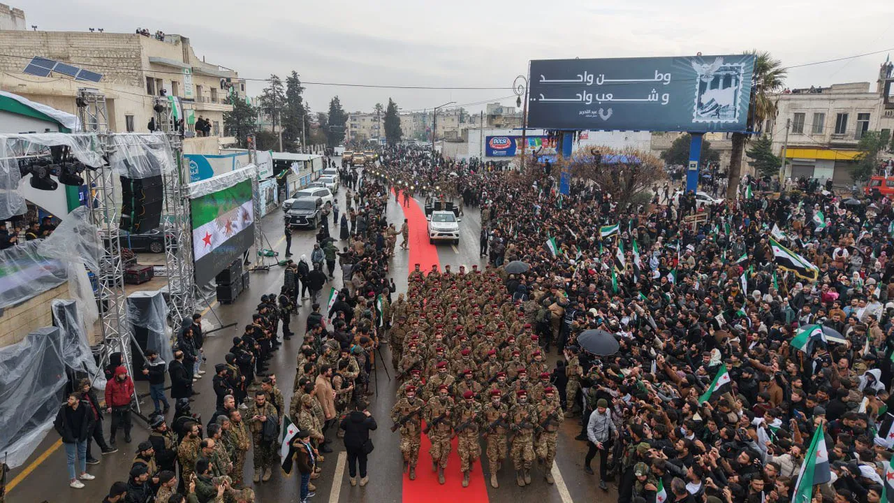 وزير الداخلية يحذّر من العيارات النارية في احتفالات ذكرى تحرير سوريا 