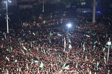 الذكرى الأولى للتحرير: السوريون يحتفلون بحريةٍ صنعوها بأيديهم