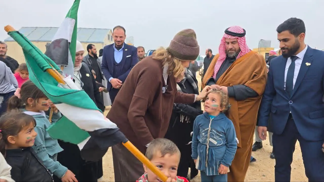 وزيرة الشؤون الاجتماعية تزور مخيم الأزرق بإدلب وتطلع على أوضاع الأهالي واحتياجاتهم