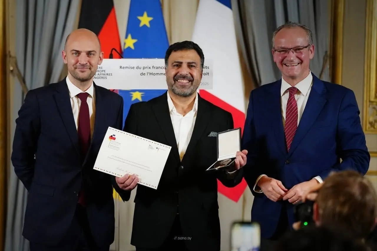 المذهان ينال الجائزة الفرنسية الألمانية لحقوق الإنسان وسيادة القانون في باريس