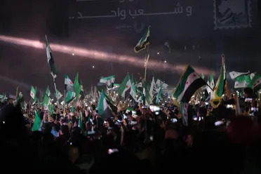 نجوم سوريا يحيون ذكرى سقوط الأسد ويحتفلون بالحرية