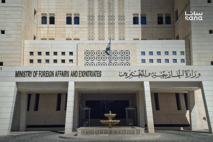 الخارجية تدعو السوريين في السودان لتسجيل بياناتهم تمهيداً لتنظيم إجلاء استثنائي