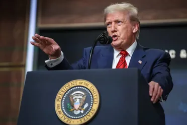 ترامب يتوعد "داعش" بالرد بعد كمين تدمر