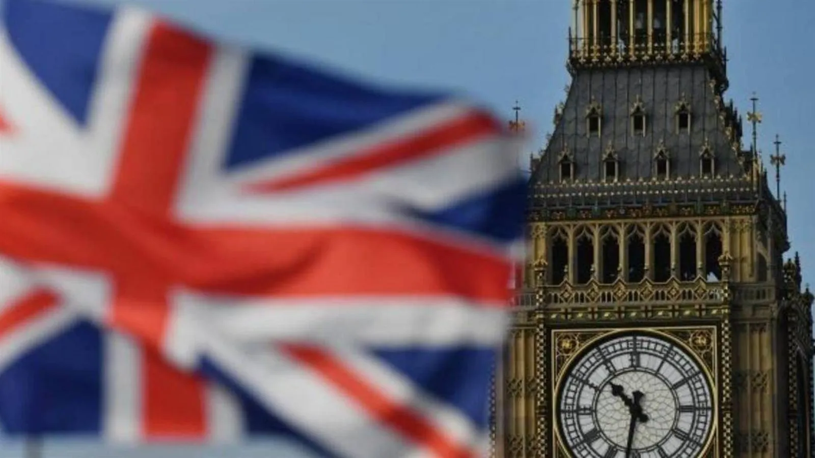 بريطانيا تعاقب فلول النظام السابق وقيادات عسكرية في الحكومة الجديدة