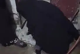 فيديو صادم يسلّط الضوء على معاناة نساء كثيرات: "الركوع عند الباب" ليس تضحية بل إهانة