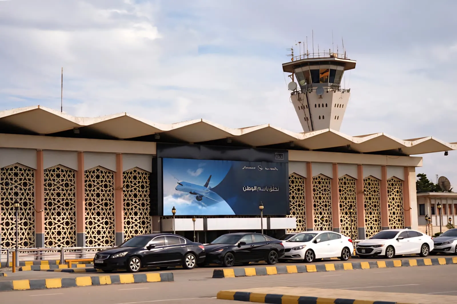 خلال شهر واحد.. تسجيل أكثر من 1200 رحلة جوية عبر مطاري دمشق وحلب