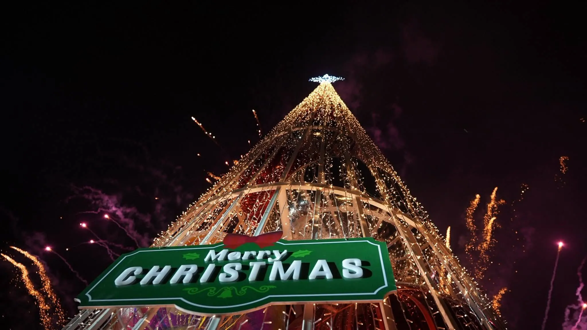 تصعيد "قسد" يُطفئ زينة الميلاد.. محافظ حلب يدعو المسيحيين لوقف الاحتفالات حفاظاً على السلامة