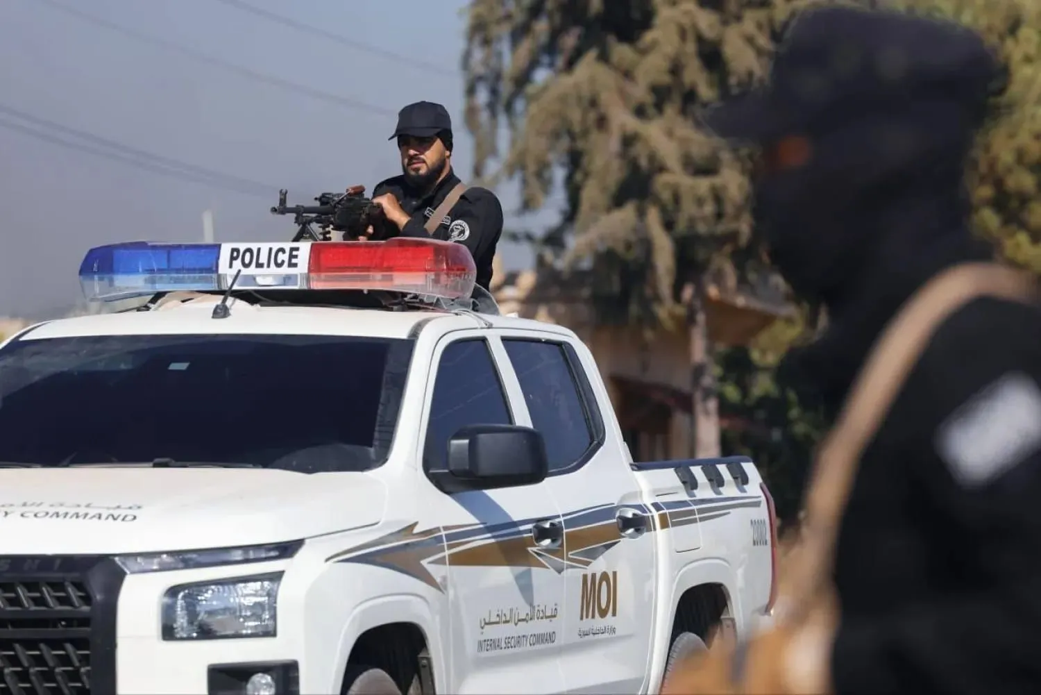 مقتل ثلاثة مطلوبين وإصابة عناصر من قوى الأمن خلال اشتباكات في ريف جبلة