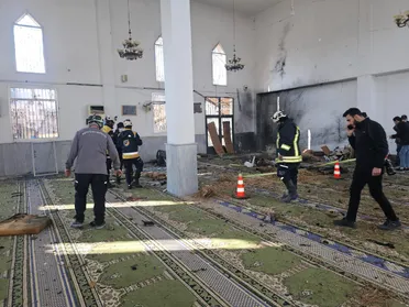 بيان لميليشيا "حزب الله": تفجير مسجد حمص جريمة إرهابية تخدم أجندات أمريكية وإسرائيلية