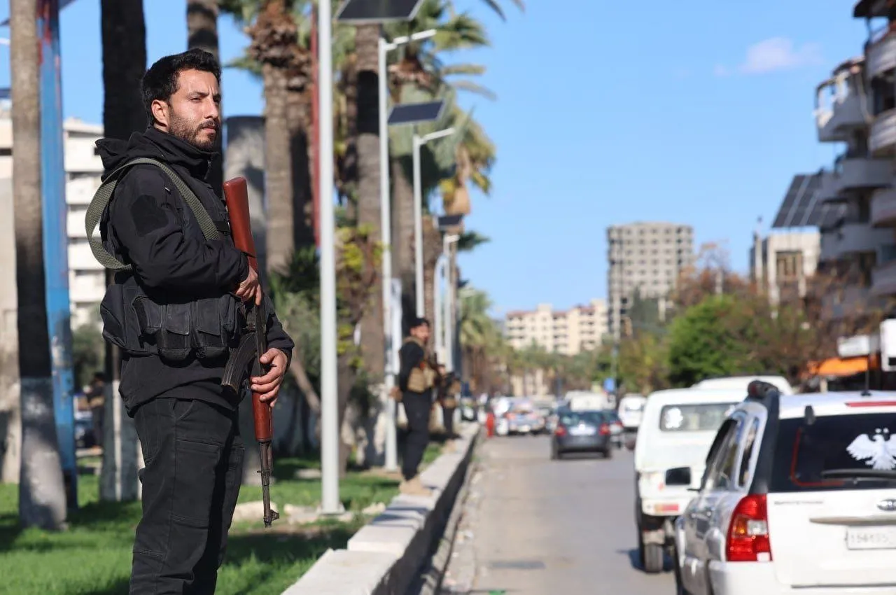 ناشطون يتساءلون: هل ما يحدث في سوريا يُدار من غرفة عمليات واحدة أم هو تلاقي مصالح؟