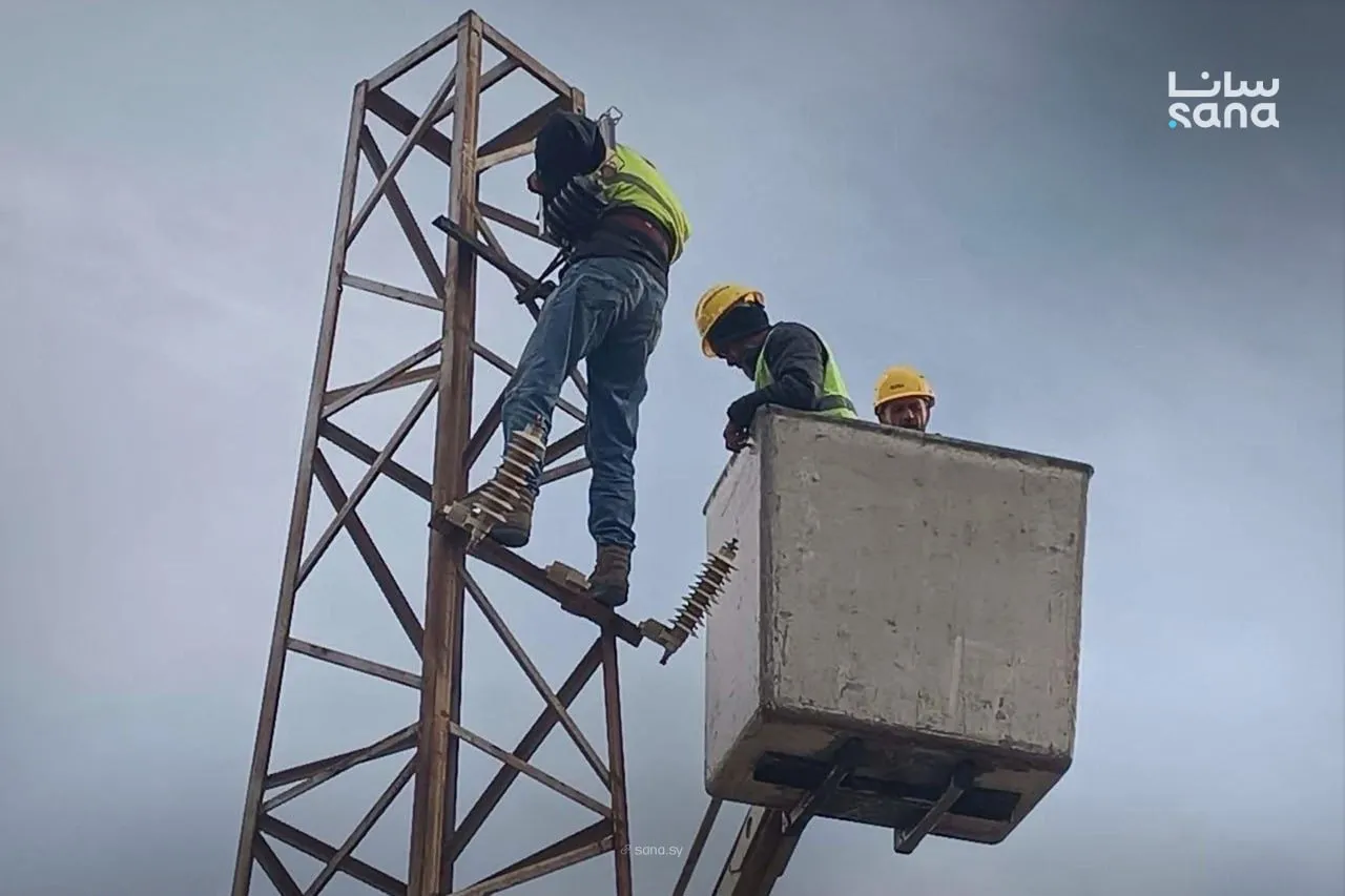 عودة الكهرباء إلى تدمر والسخنة والتبني بعد سنوات من الانقطاع