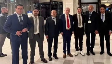 صورة يظهر فيها جمال سليمان برفض الدكتور محمد حبش برفقة عدد من أعضاء جمعية العلويين في الولايات المتحدة