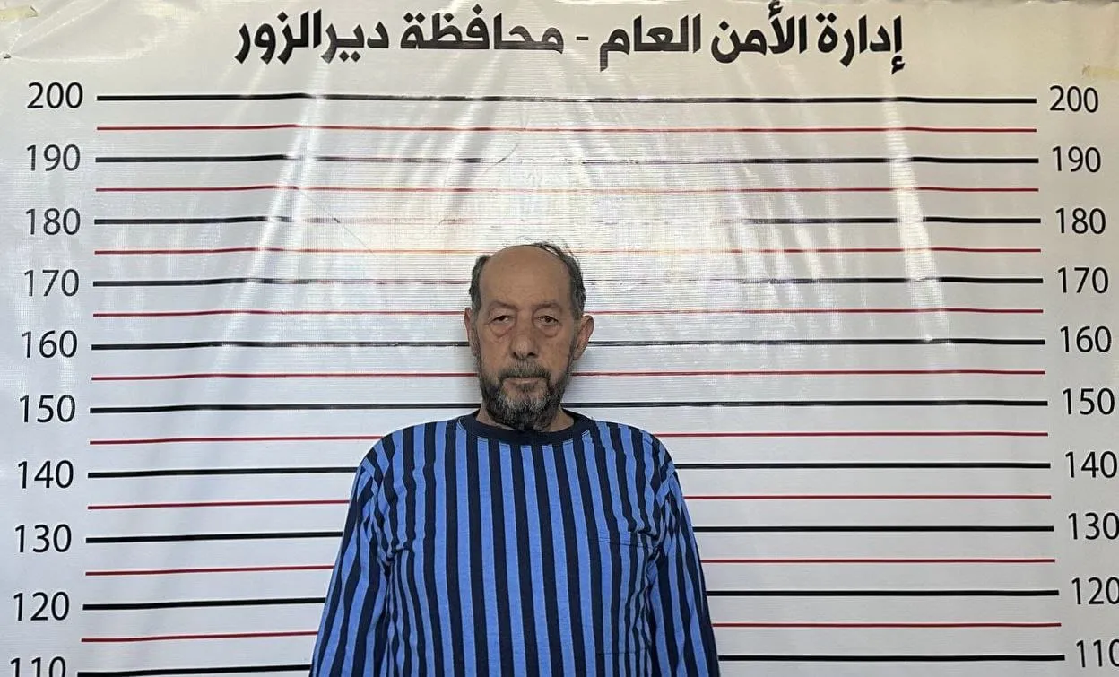مستشار لدى الميليشيات الإيرانية.. القبض على عميد من فلول النظام البائد بدير الزور