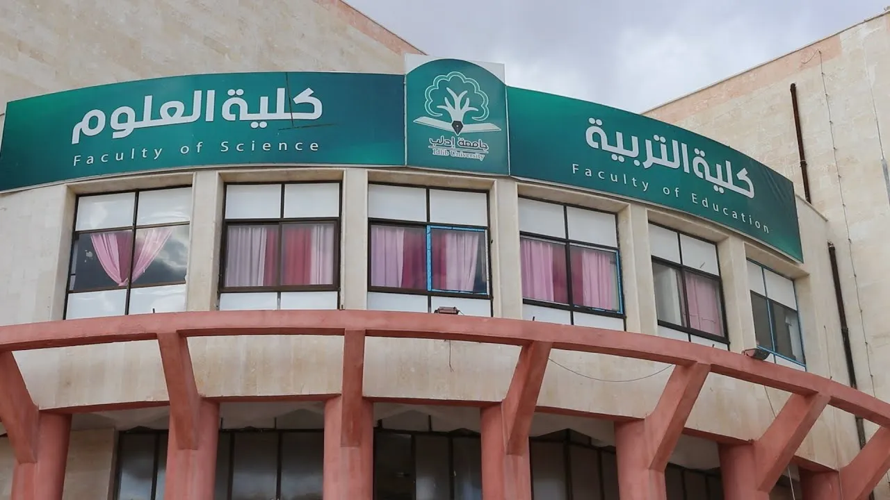 رحلة كرامة في زمن النار: شهادة طالبة من إدلب على مقاعد الخطر