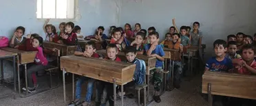 مدارس العودة: مبادرات محلية لإحياء التعليم في ريفي إدلب وحماة بعد سقوط الأسد